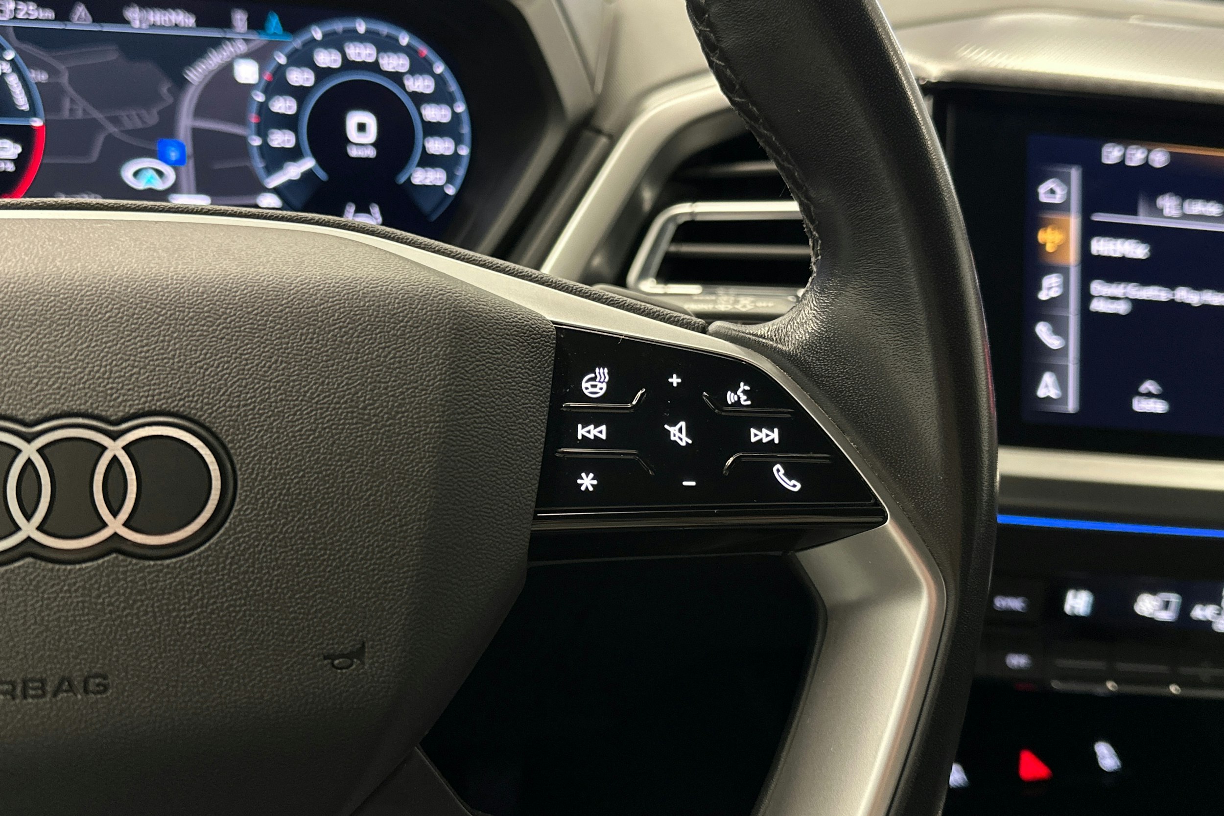 harmaa Audi Q4 e-tron 2022 kuva 20.