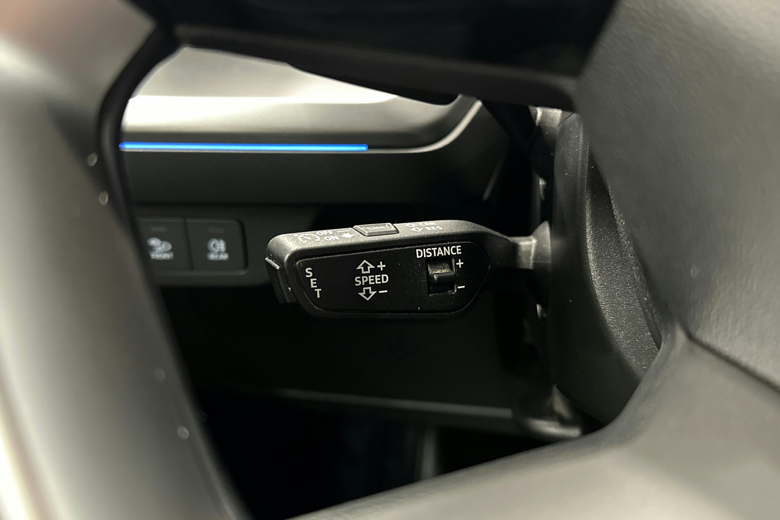 harmaa Audi Q4 e-tron 2022 kuva 22.