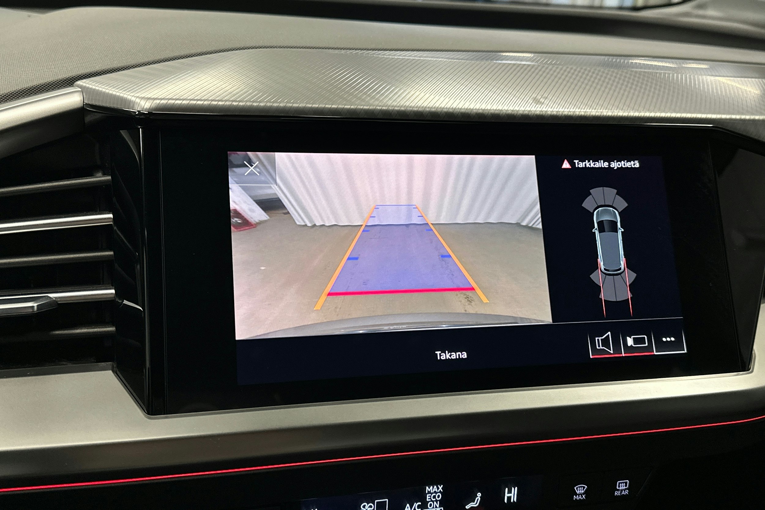 harmaa Audi Q4 e-tron 2022 kuva 31.