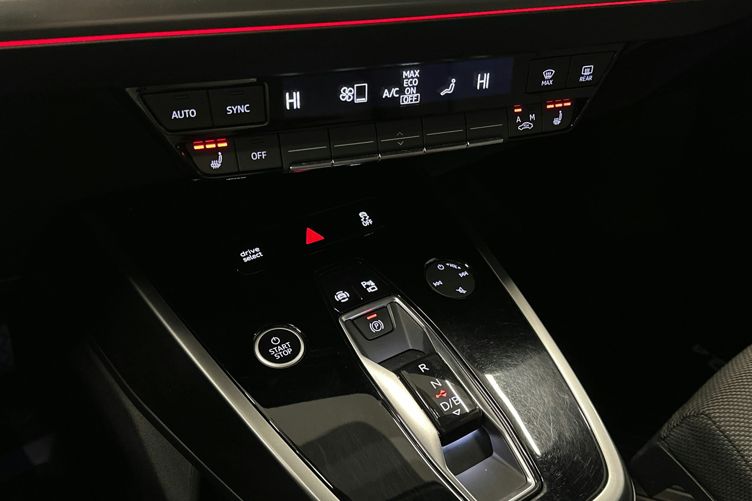 harmaa Audi Q4 e-tron 2022 kuva 32.