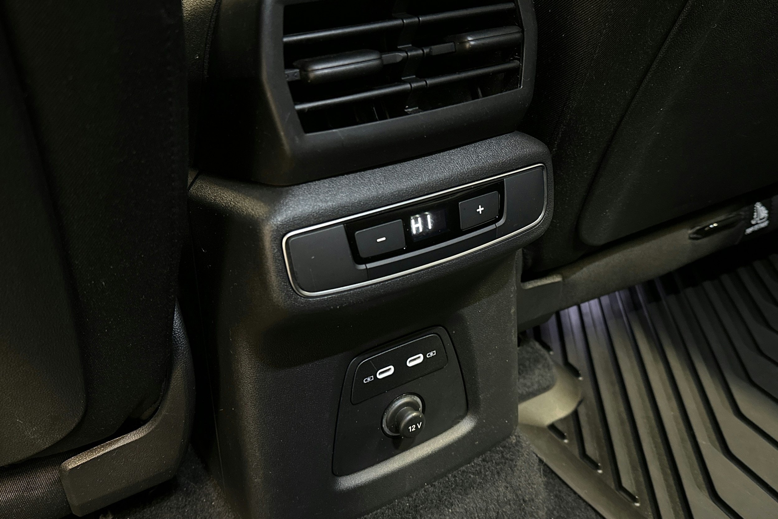 harmaa Audi Q4 e-tron 2022 kuva 33.