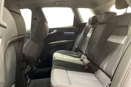 harmaa Audi Q4 e-tron 2022 kuva 13.