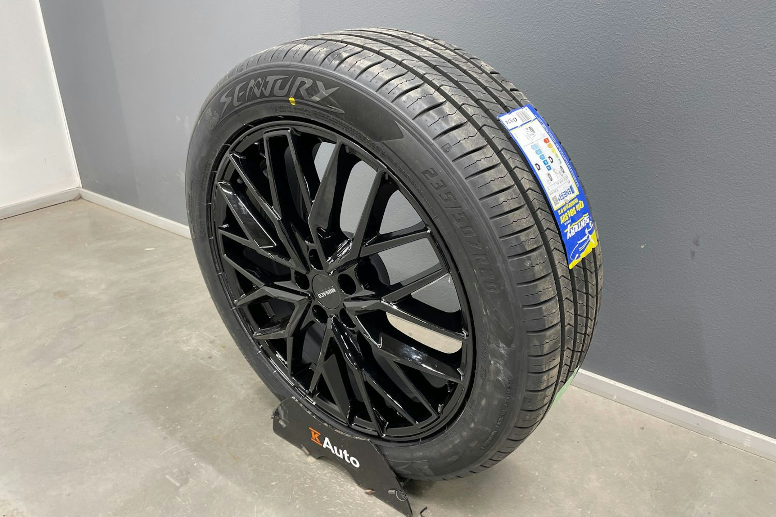 harmaa Audi Q4 e-tron 2022 kuva 17.