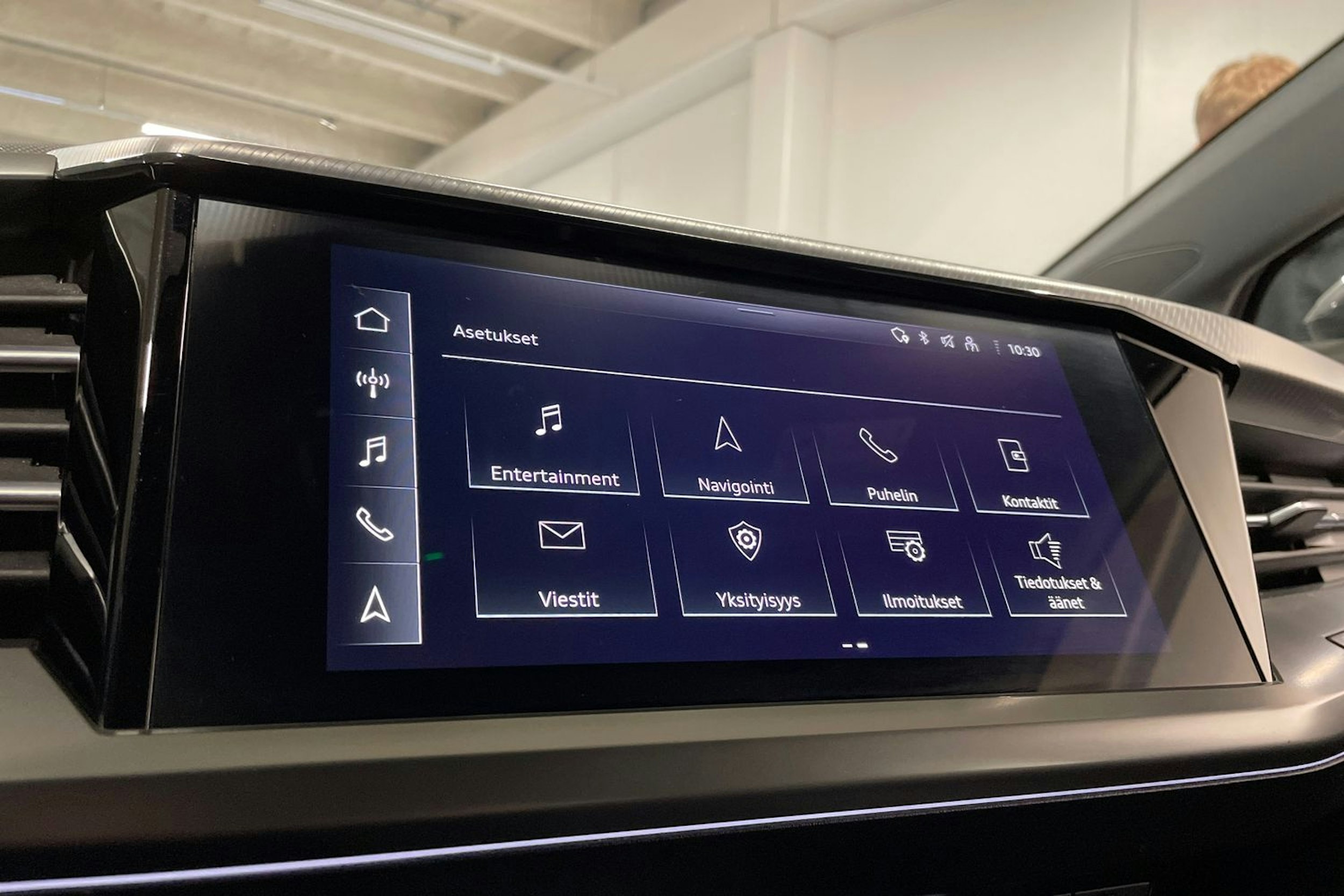 harmaa Audi Q4 e-tron 2022 kuva 23.