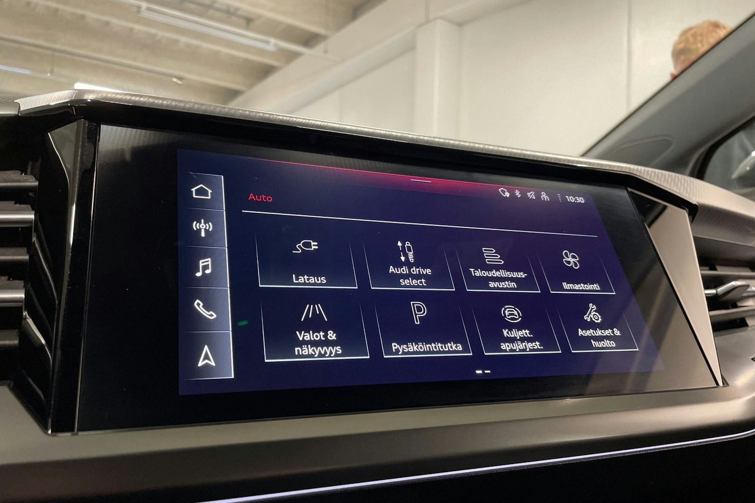 harmaa Audi Q4 e-tron 2022 kuva 24.