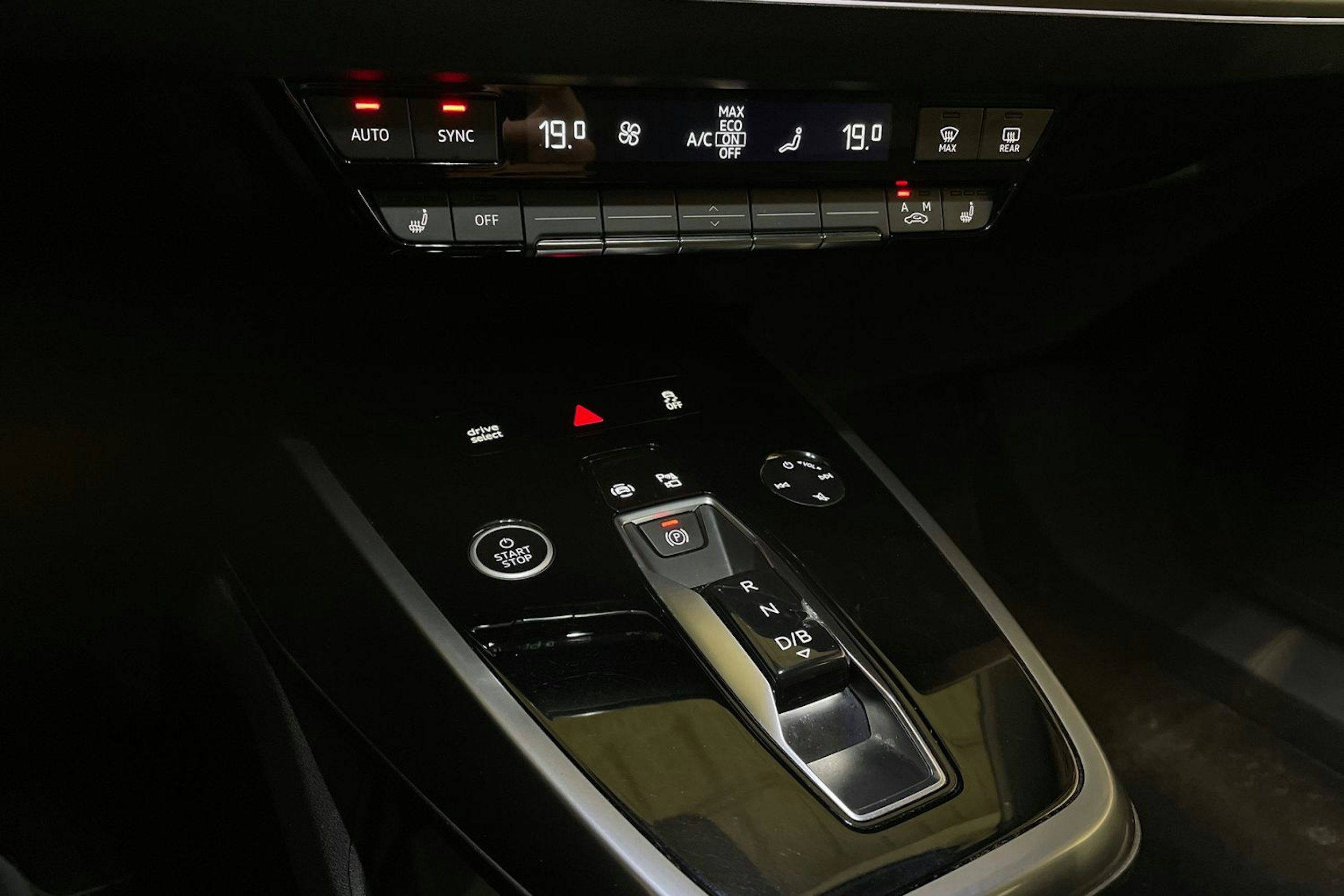 harmaa Audi Q4 e-tron 2022 kuva 27.