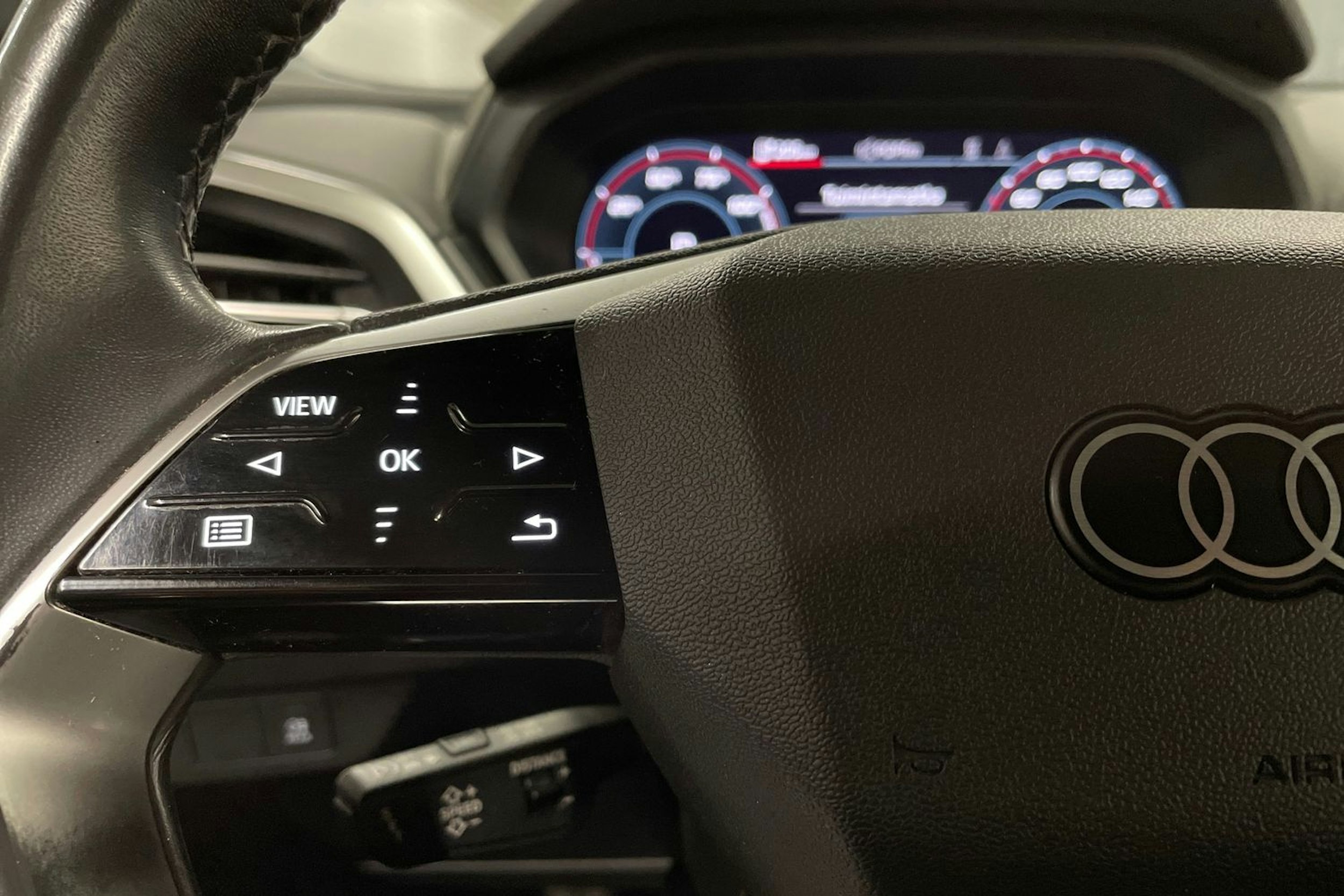 harmaa Audi Q4 e-tron 2022 kuva 29.