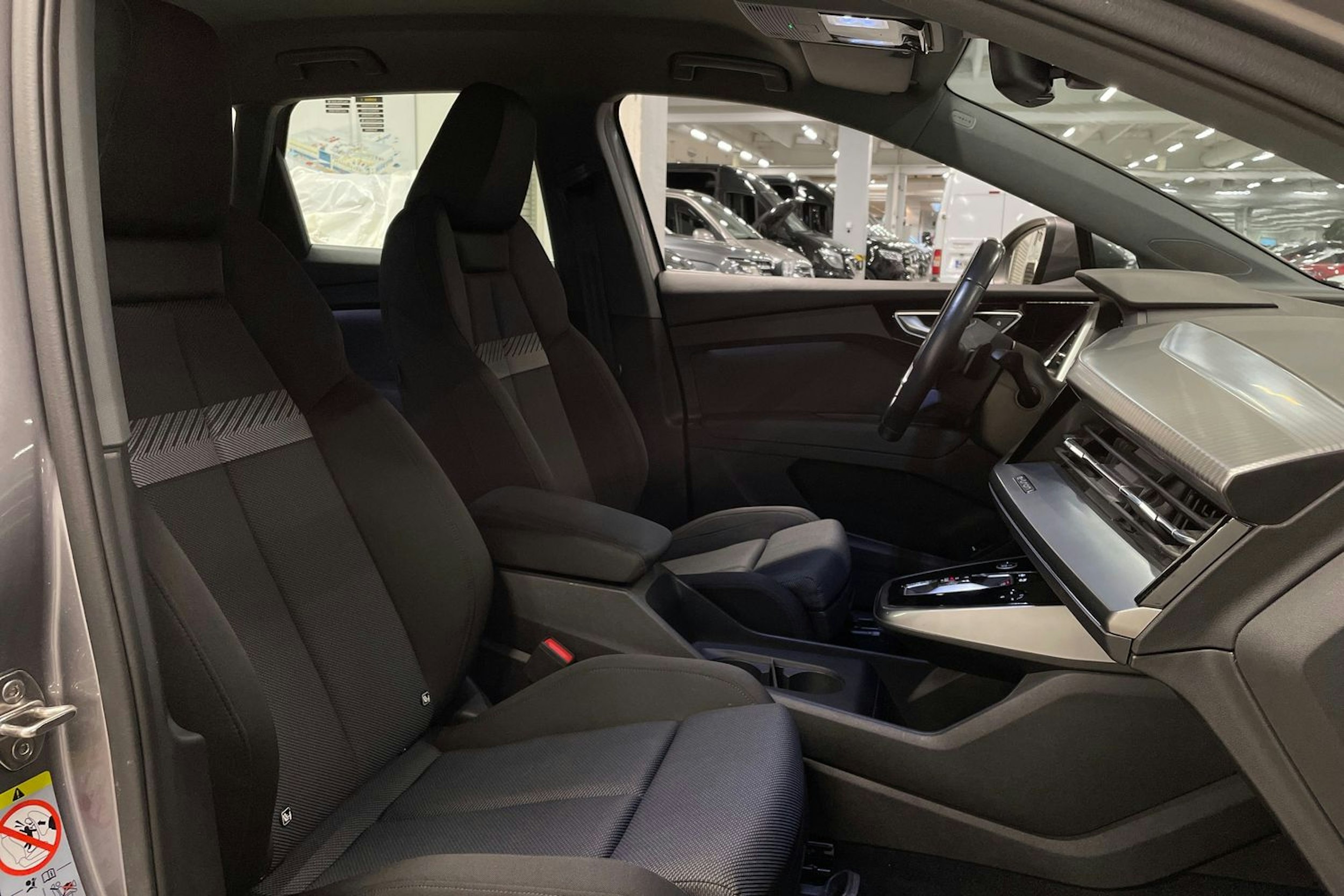 harmaa Audi Q4 e-tron 2022 kuva 34.