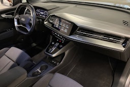 harmaa Audi Q4 e-tron 2022 kuva 35.