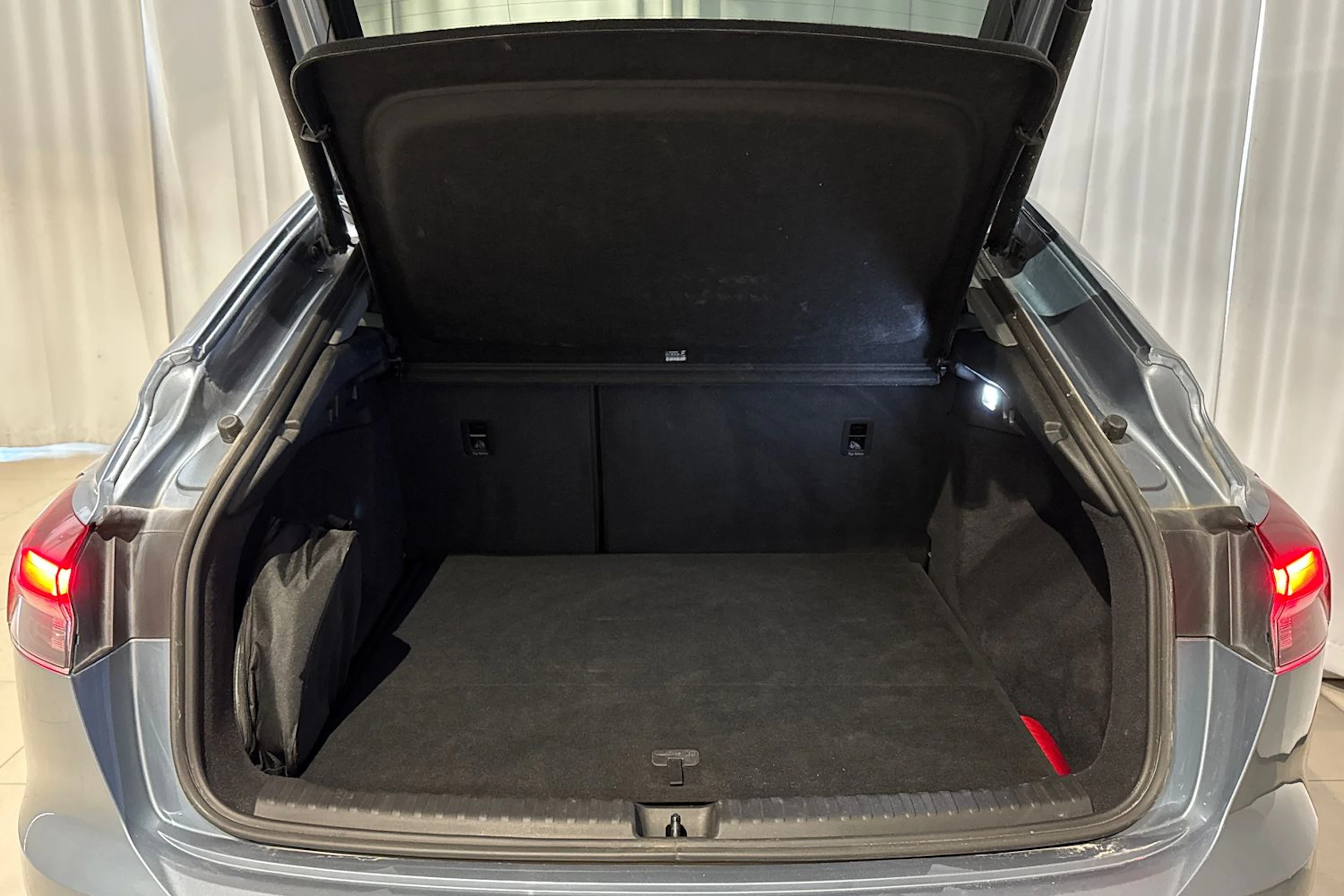 harmaa Audi Q4 e-tron 2022 kuva 12.