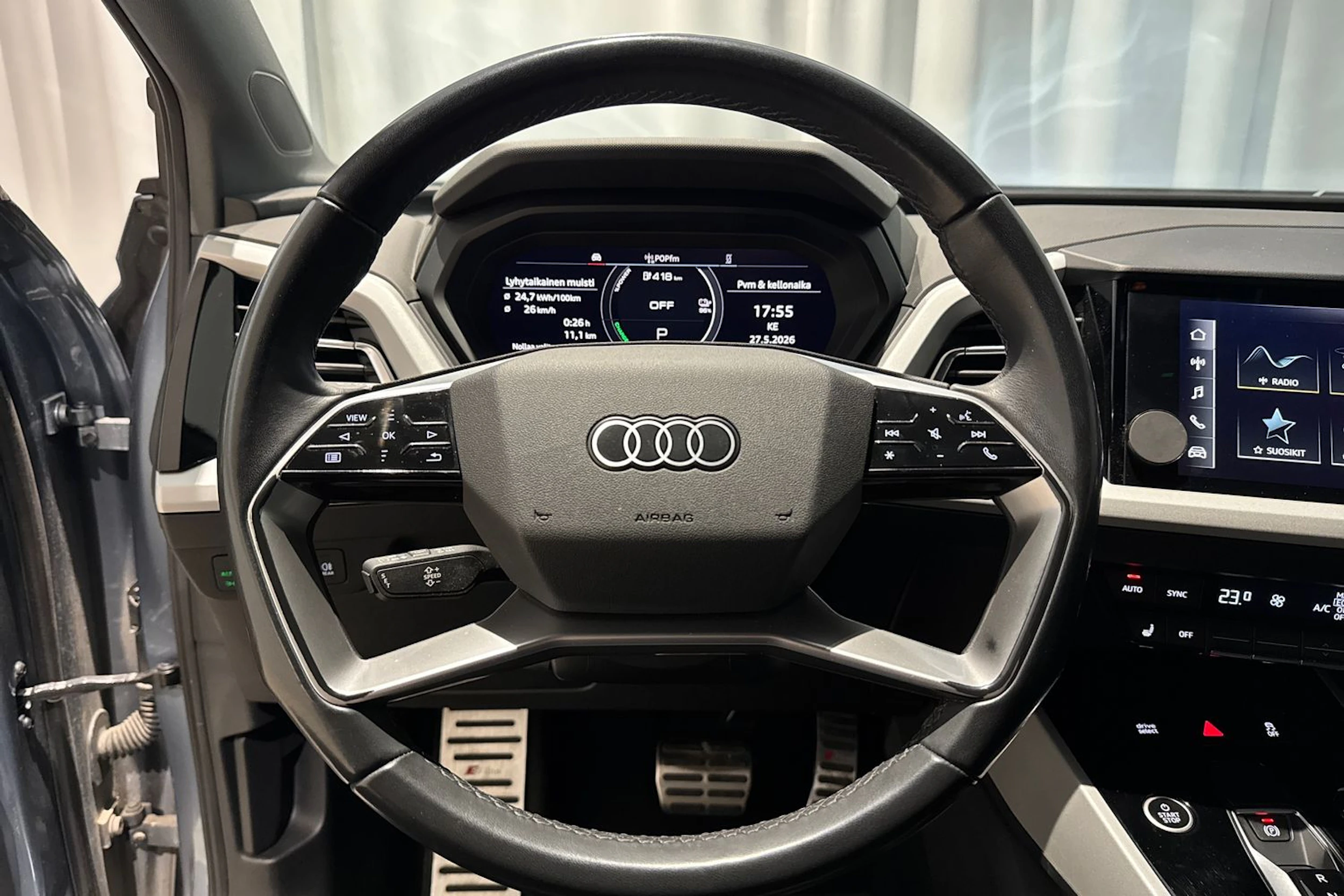 harmaa Audi Q4 e-tron 2022 kuva 15.