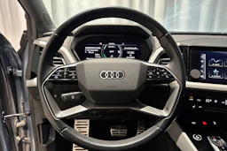 harmaa Audi Q4 e-tron 2022 kuva 15.