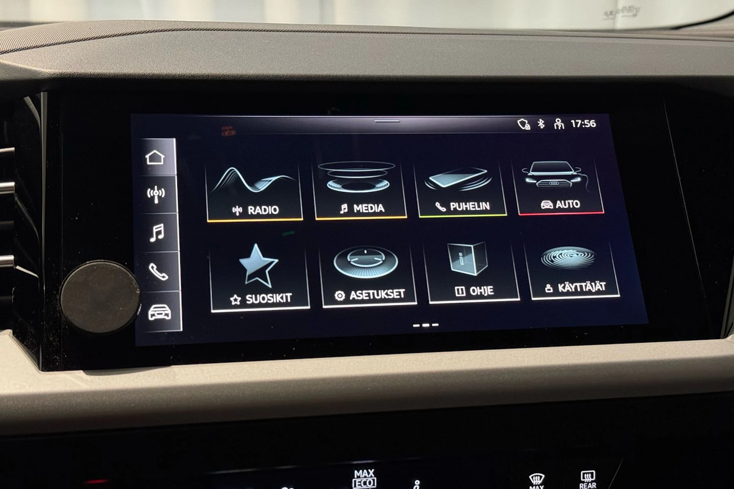 harmaa Audi Q4 e-tron 2022 kuva 18.