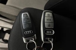 harmaa Audi Q4 e-tron 2022 kuva 22.