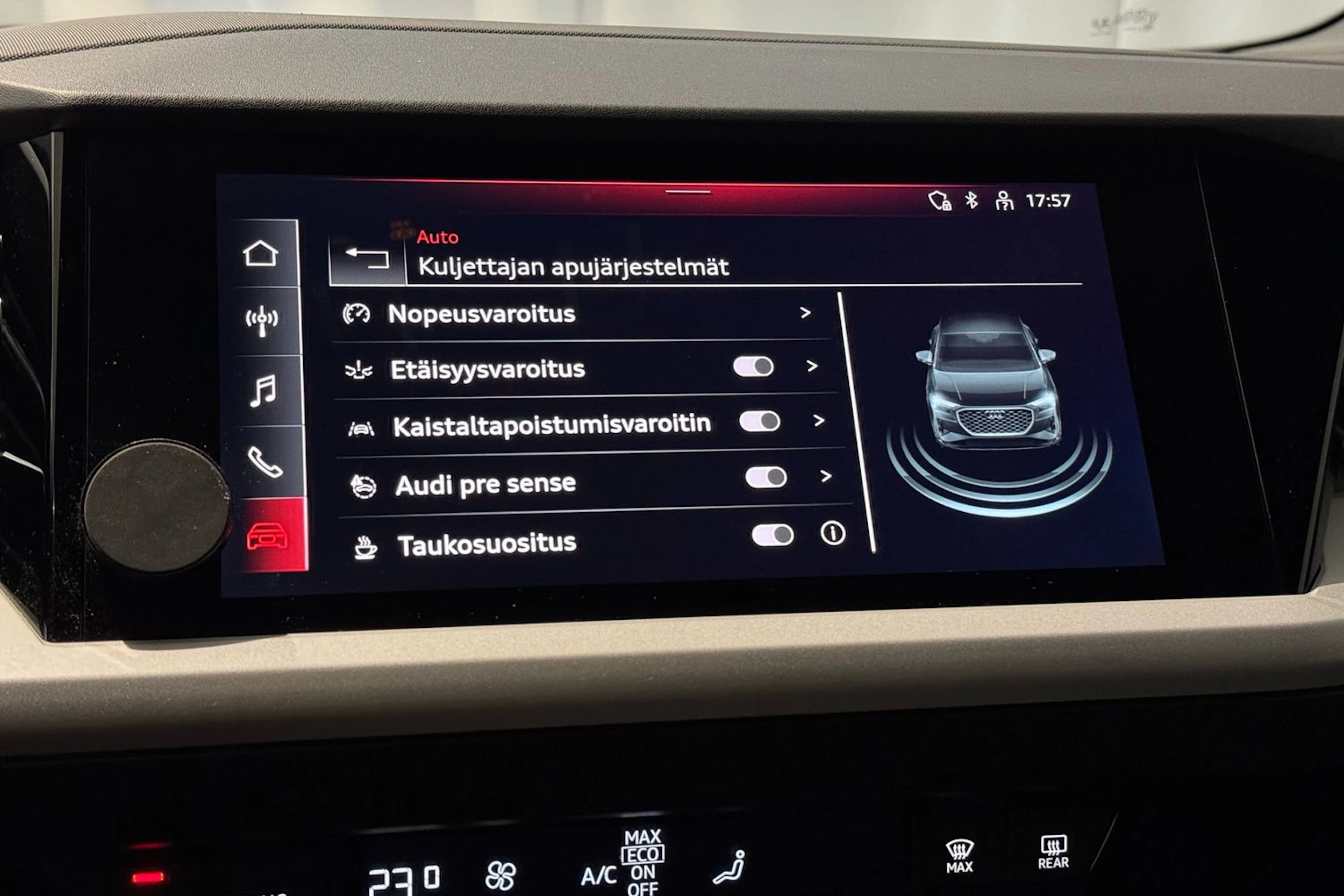 harmaa Audi Q4 e-tron 2022 kuva 24.