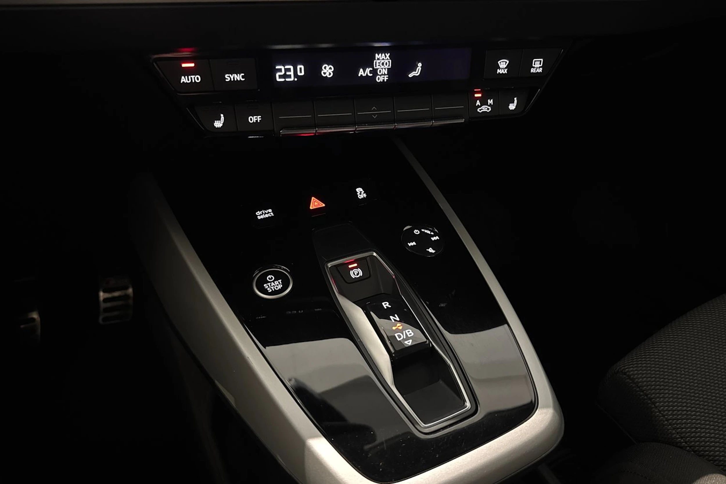 harmaa Audi Q4 e-tron 2022 kuva 25.