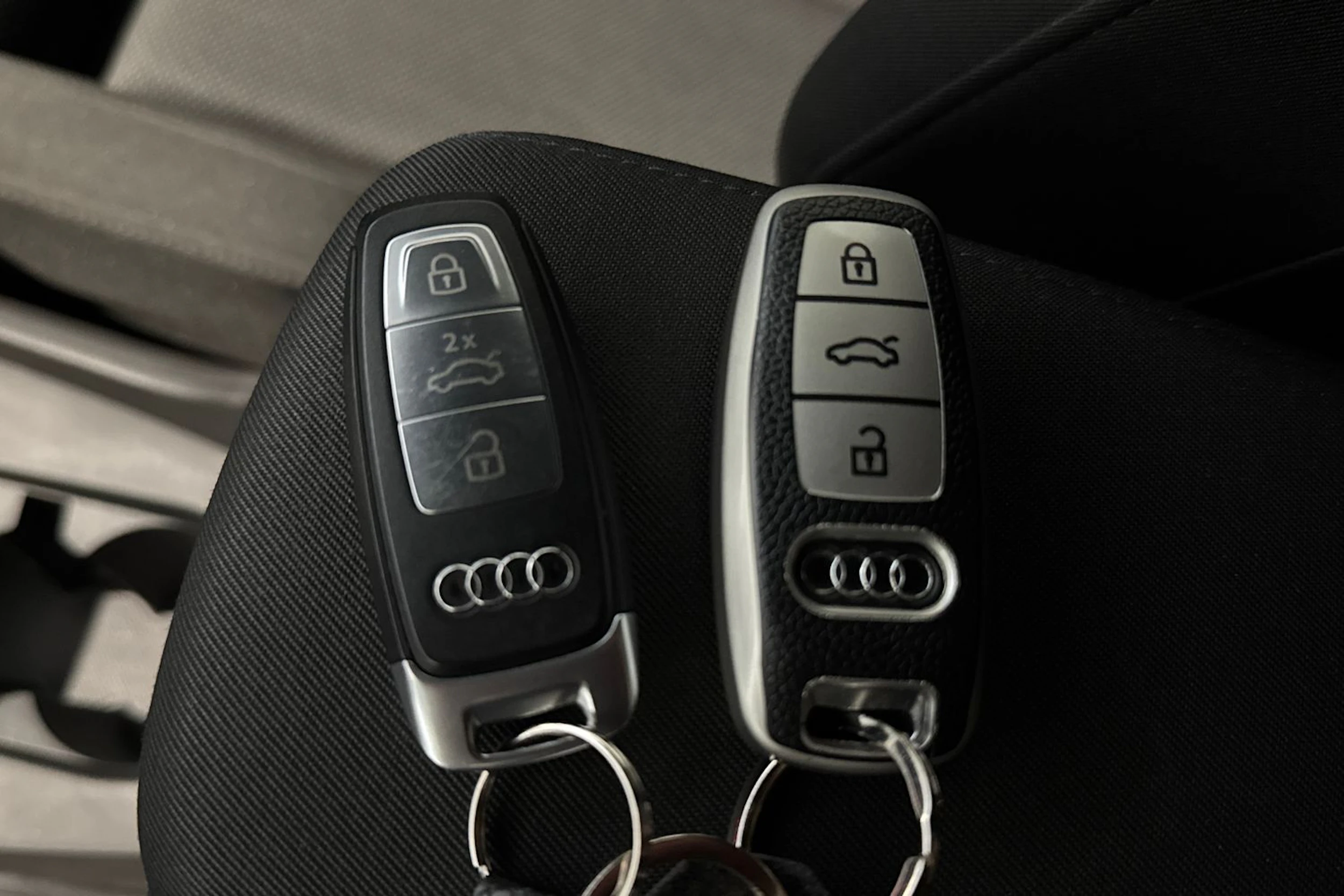 harmaa Audi Q4 e-tron 2022 kuva 26.