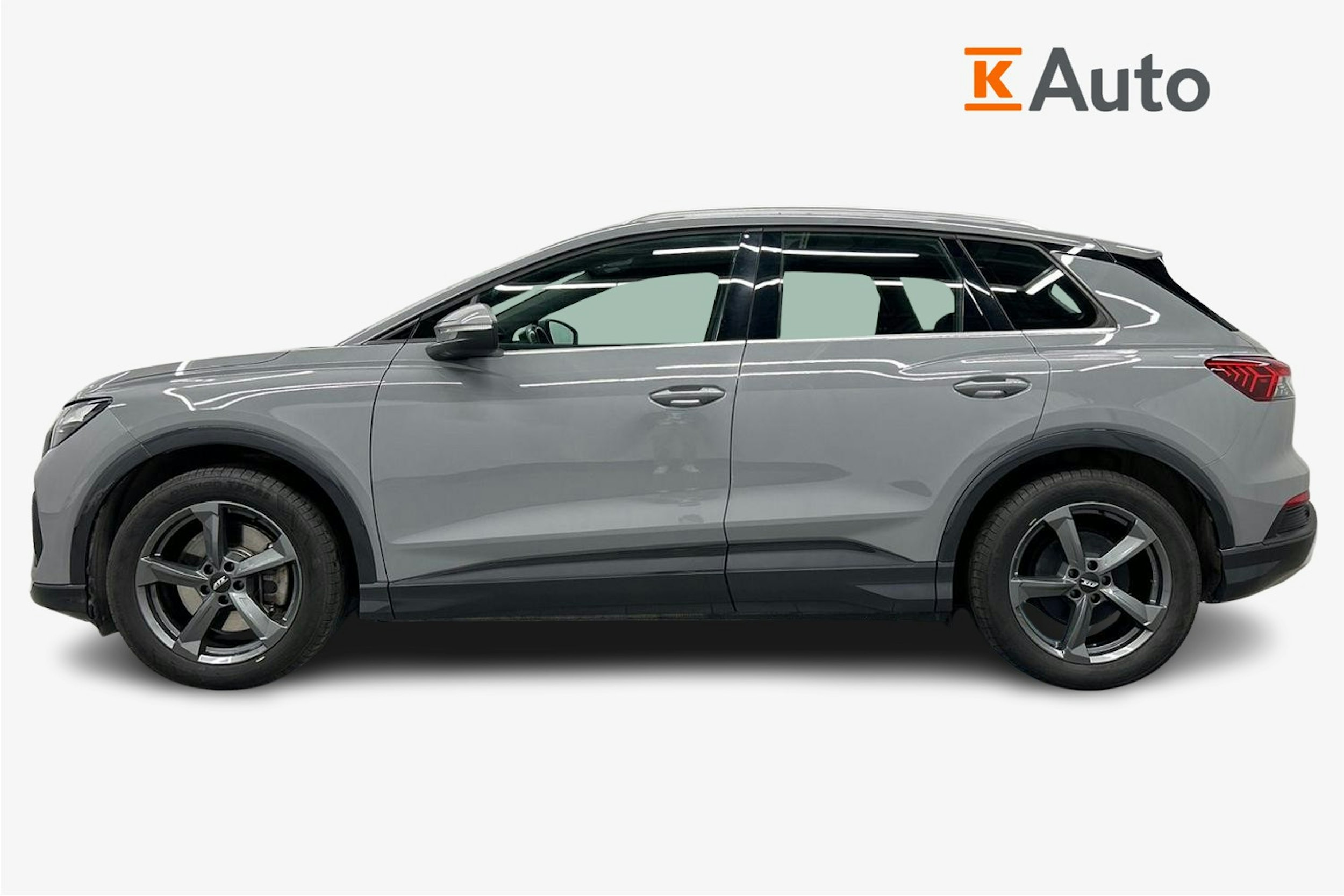 harmaa Audi Q4 e-tron 2022 kuva 6.