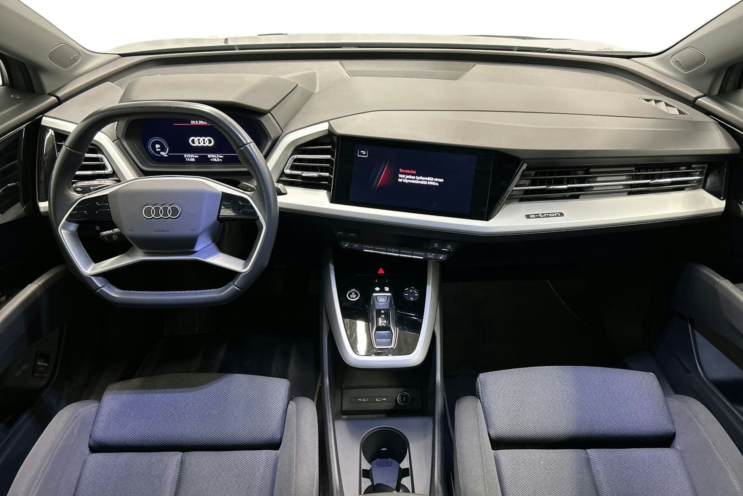 harmaa Audi Q4 e-tron 2022 kuva 9.