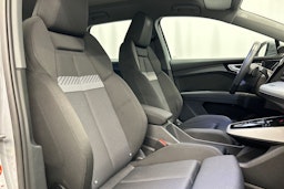 harmaa Audi Q4 e-tron 2022 kuva 16.