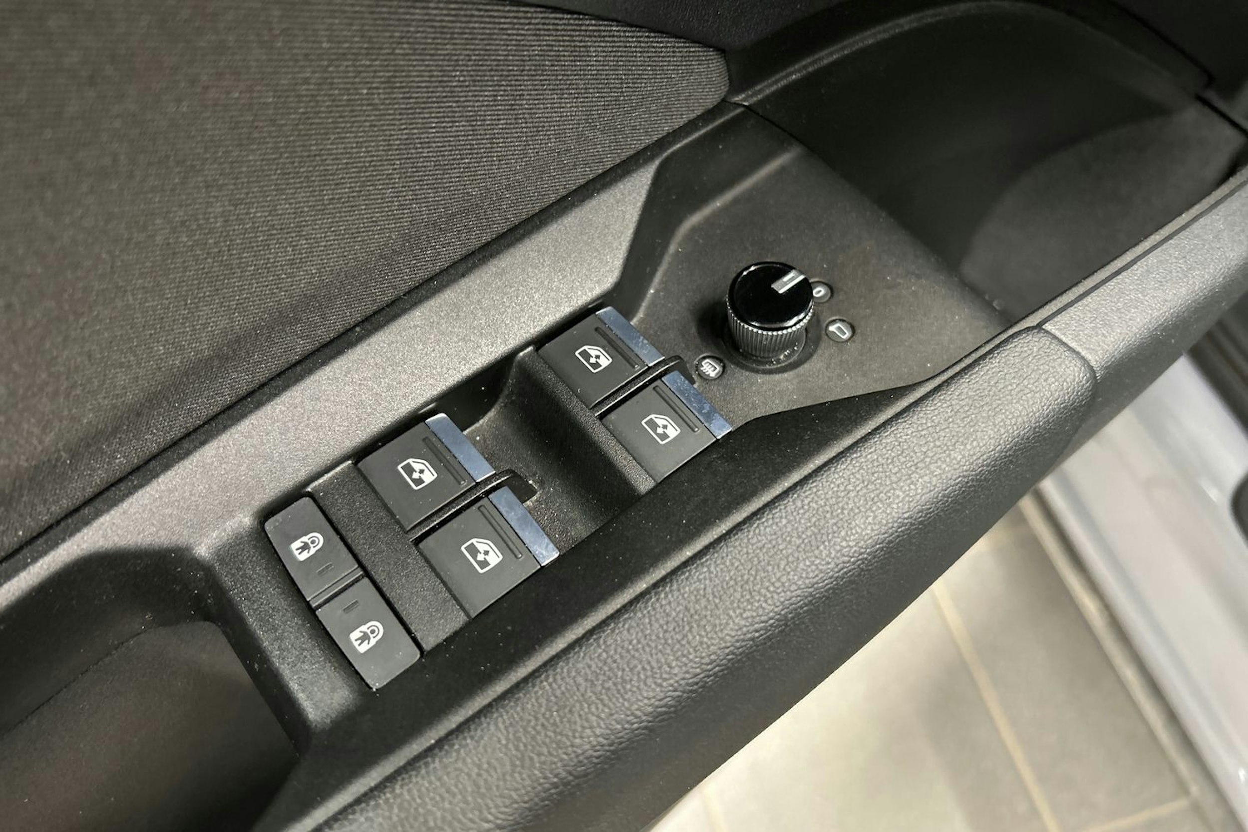 harmaa Audi Q4 e-tron 2022 kuva 17.