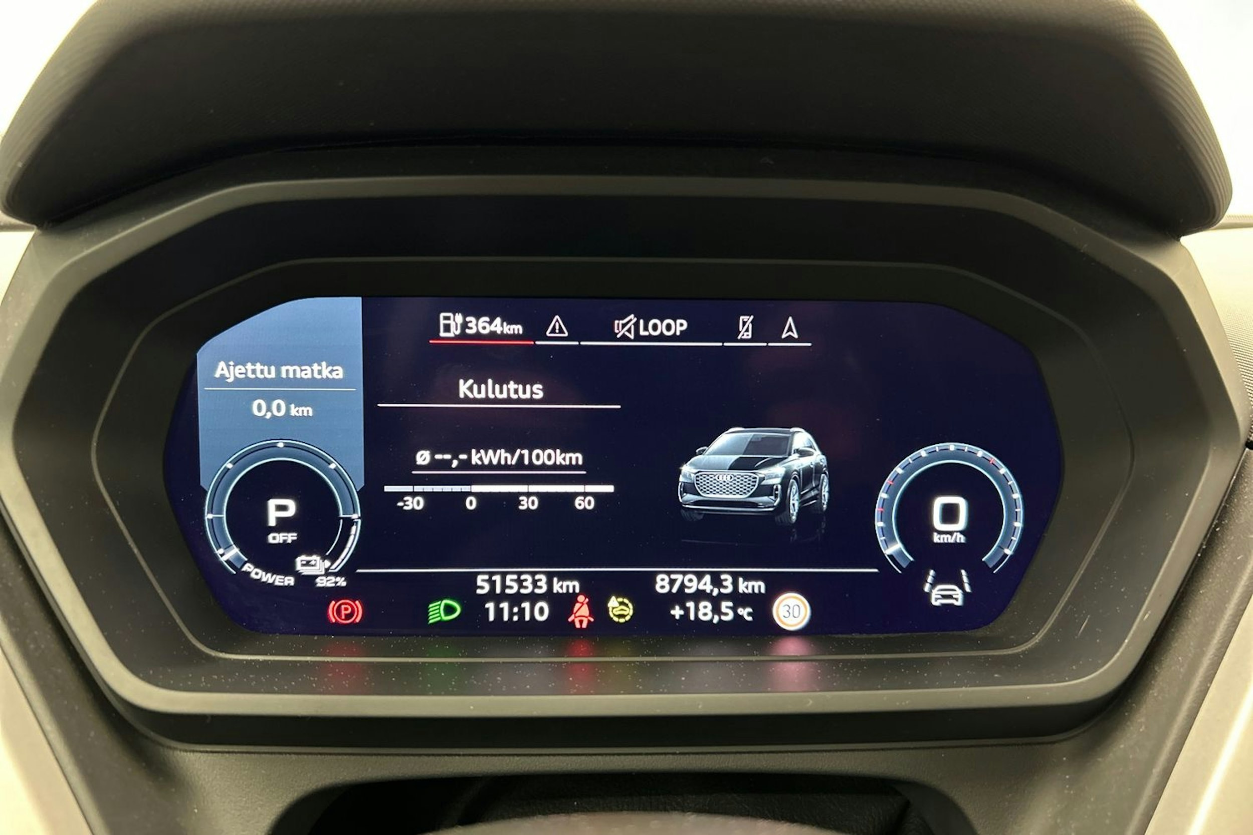 harmaa Audi Q4 e-tron 2022 kuva 18.