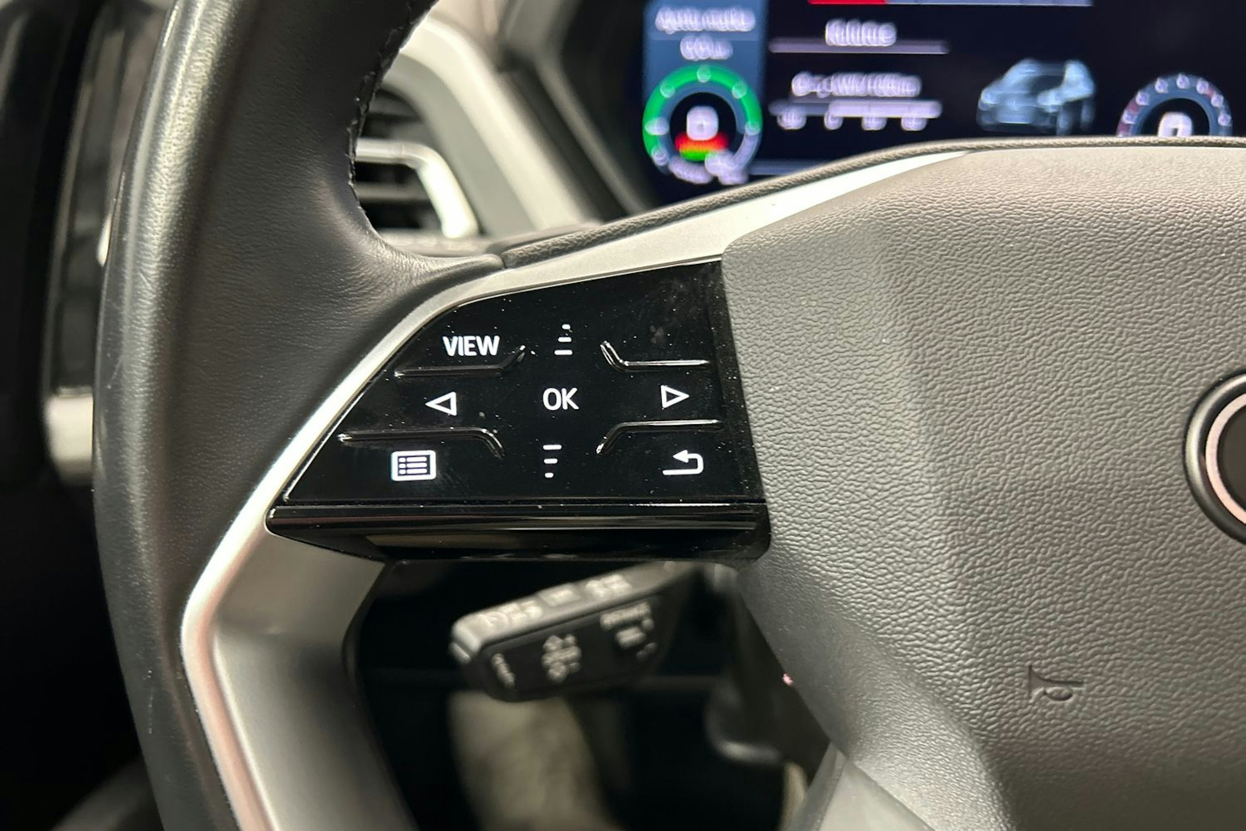 harmaa Audi Q4 e-tron 2022 kuva 19.