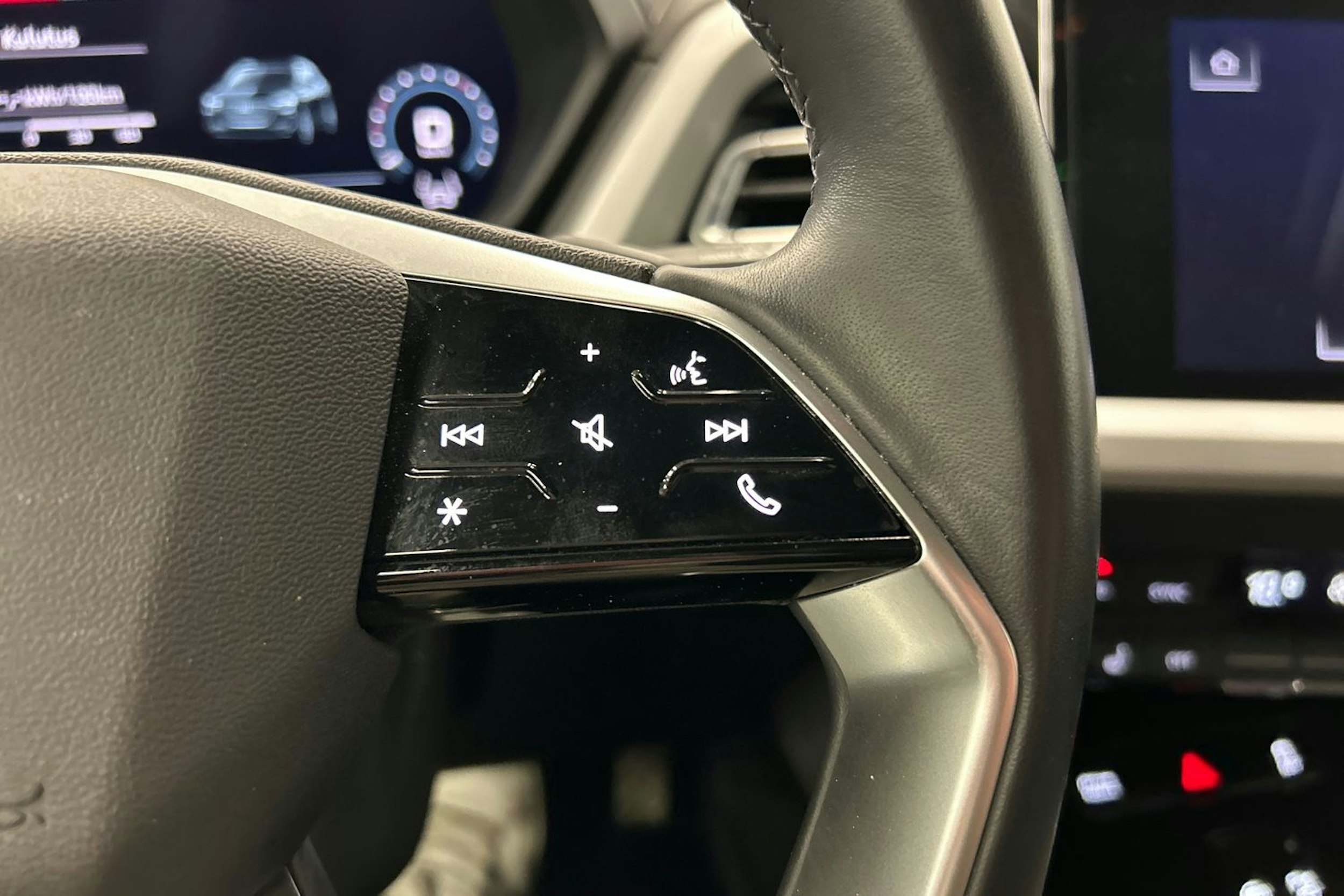 harmaa Audi Q4 e-tron 2022 kuva 20.