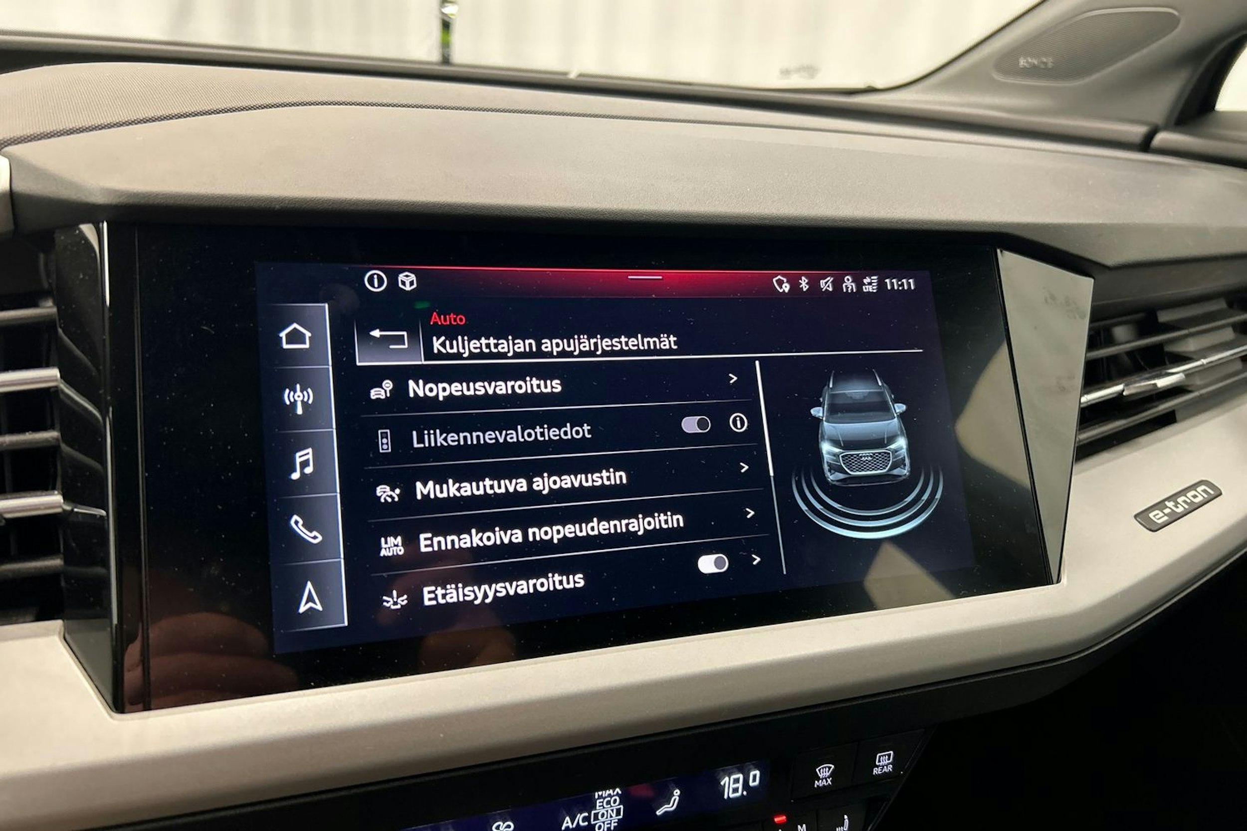 harmaa Audi Q4 e-tron 2022 kuva 24.