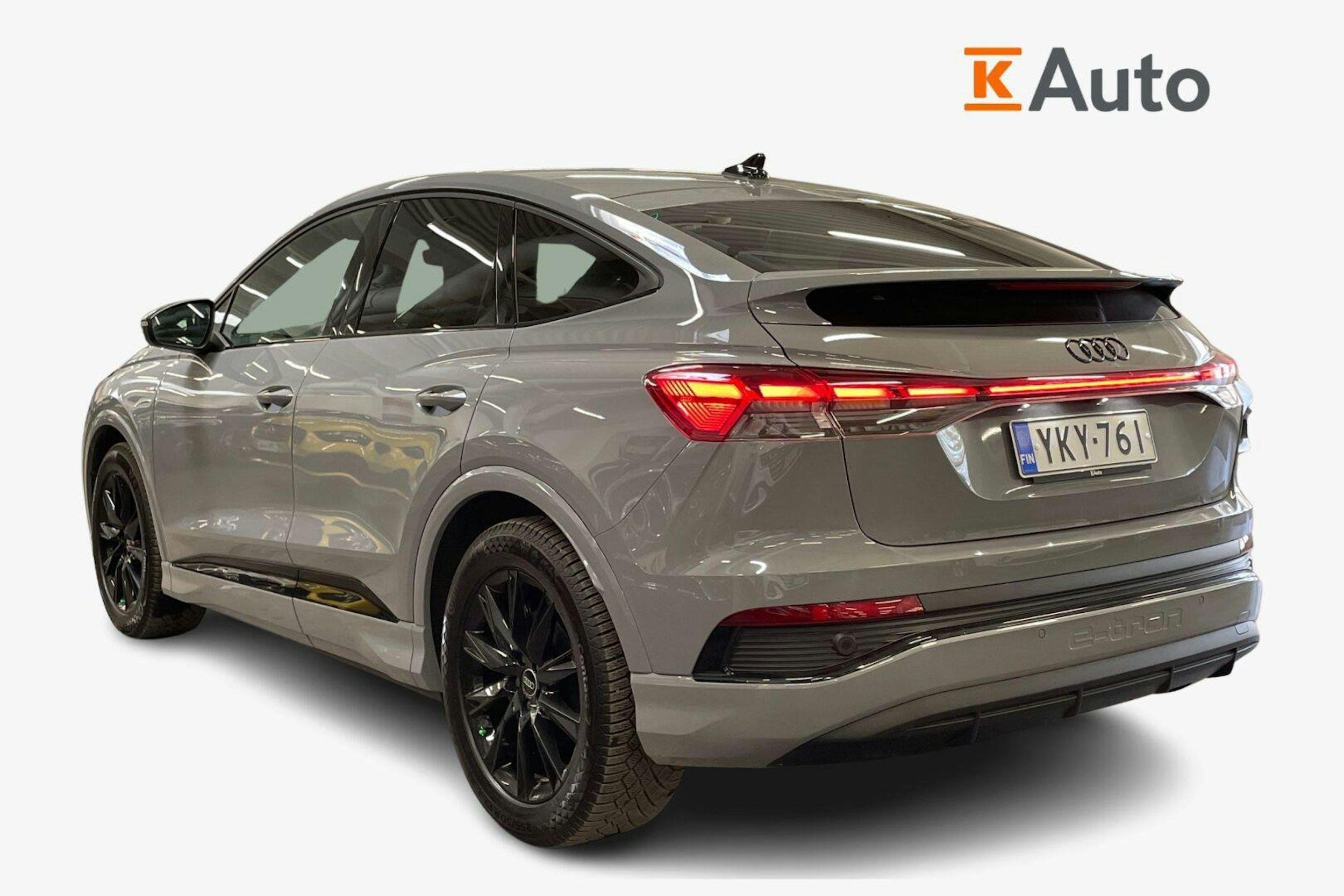Harmaa Audi Q4 e-tron 2022 kuva 2.