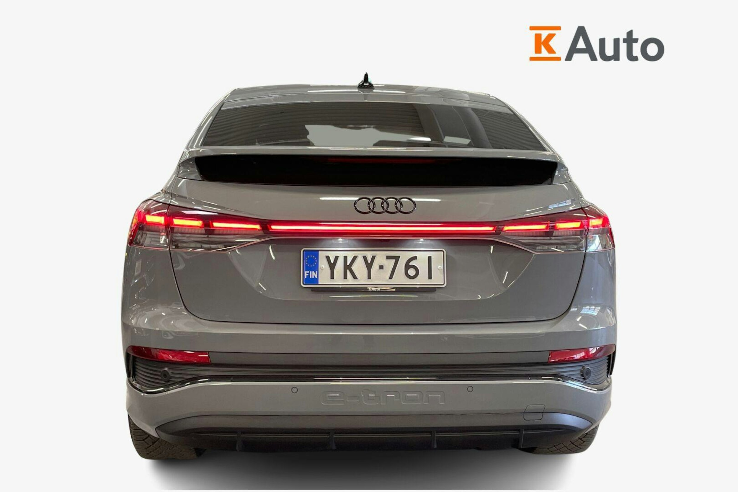 Harmaa Audi Q4 e-tron 2022 kuva 5.