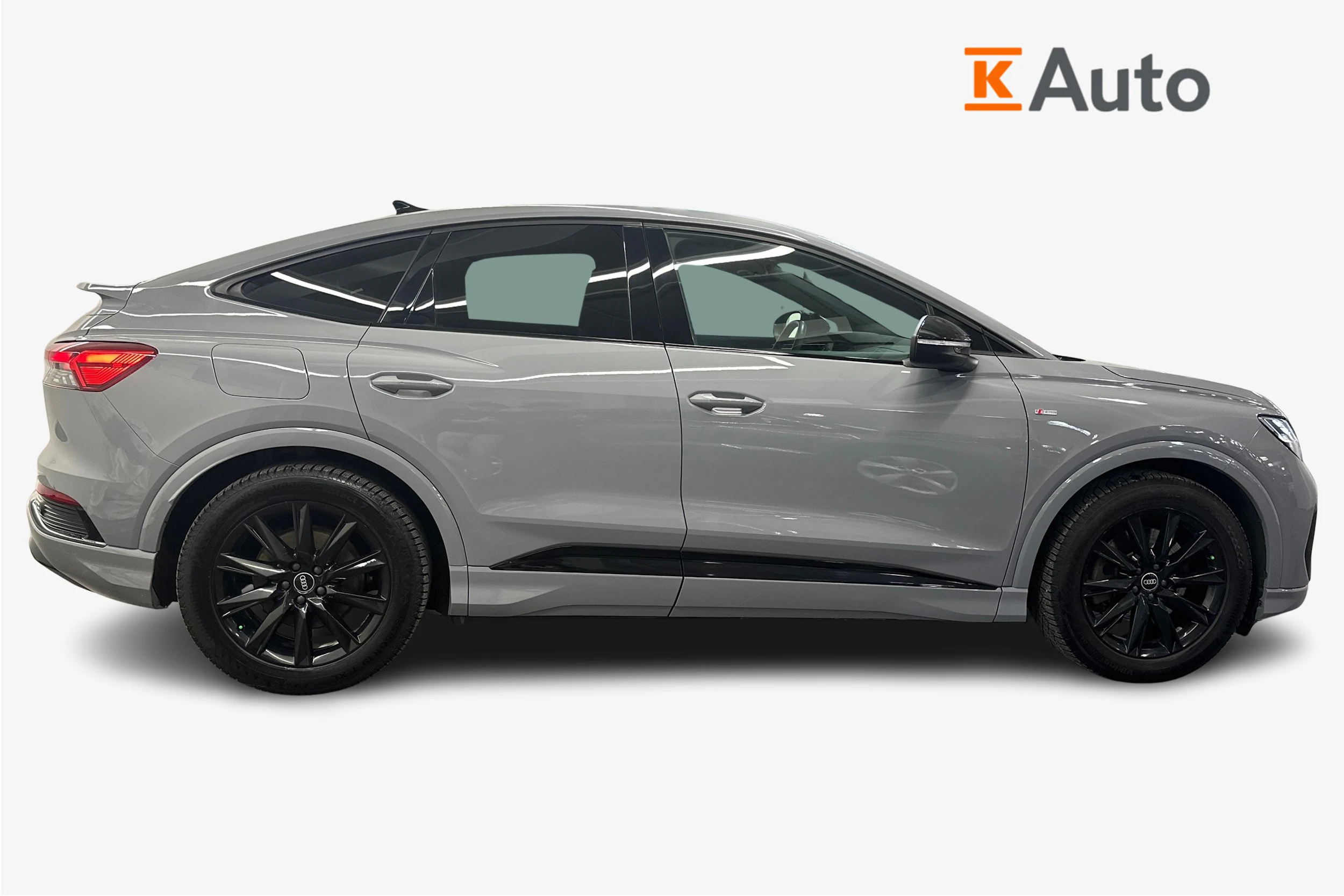 Harmaa Audi Q4 e-tron 2022 kuva 6.