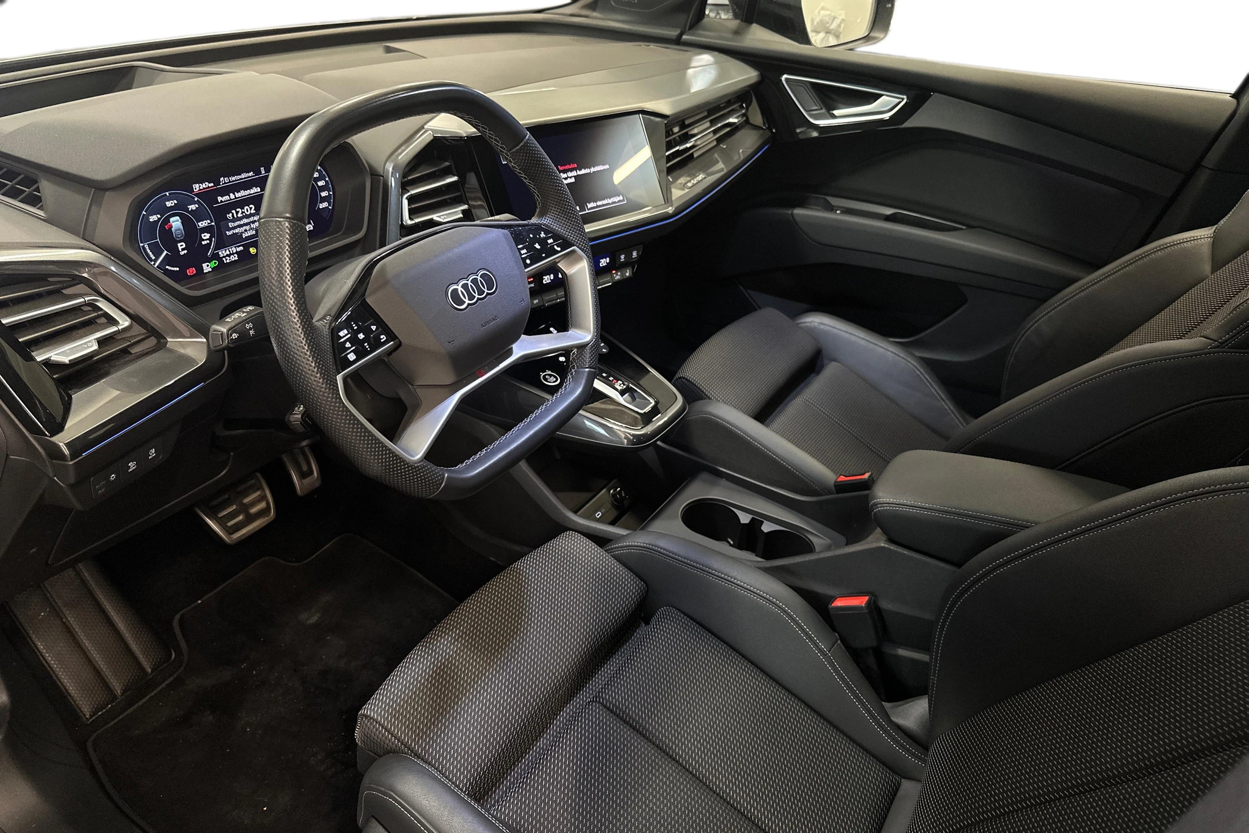 Harmaa Audi Q4 e-tron 2022 kuva 7.