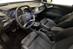 Harmaa Audi Q4 e-tron 2022 kuva 7.