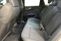 Harmaa Audi Q4 e-tron 2022 kuva 10.