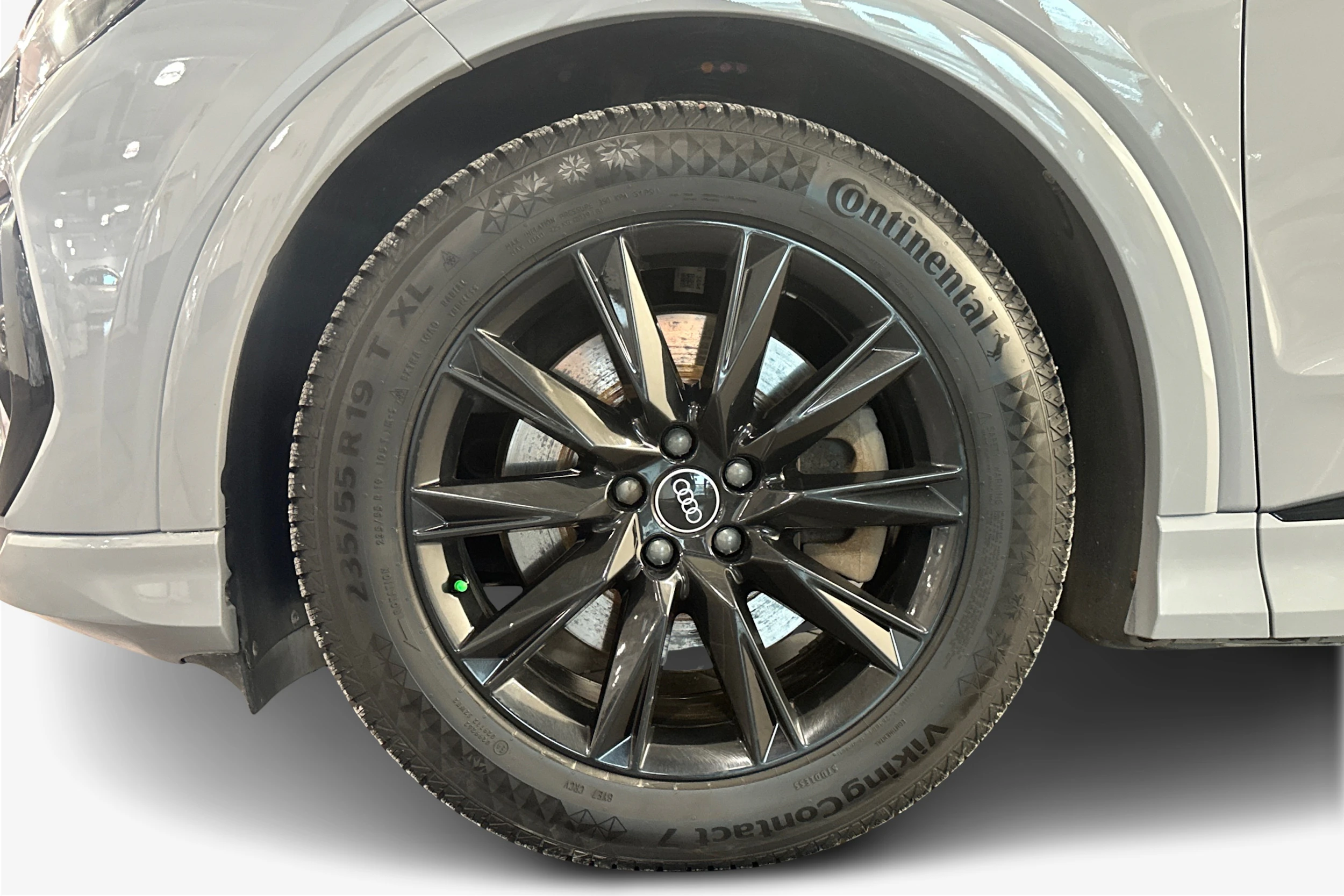 Harmaa Audi Q4 e-tron 2022 kuva 11.