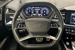 Harmaa Audi Q4 e-tron 2022 kuva 16.