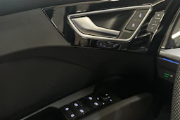 Harmaa Audi Q4 e-tron 2022 kuva 17.