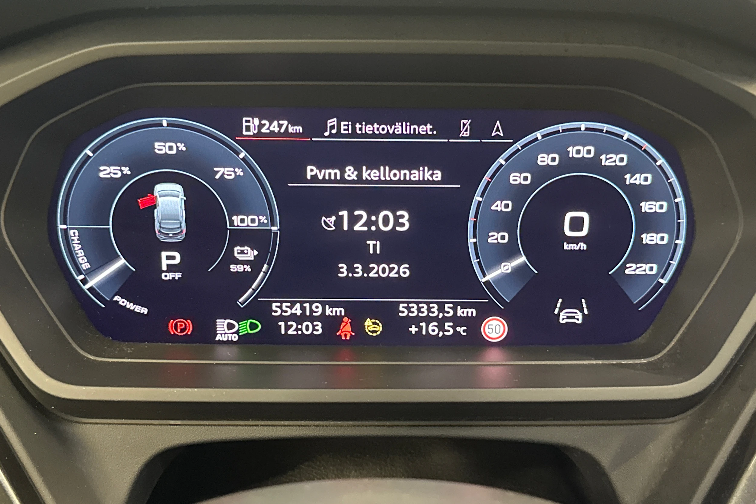 Harmaa Audi Q4 e-tron 2022 kuva 18.