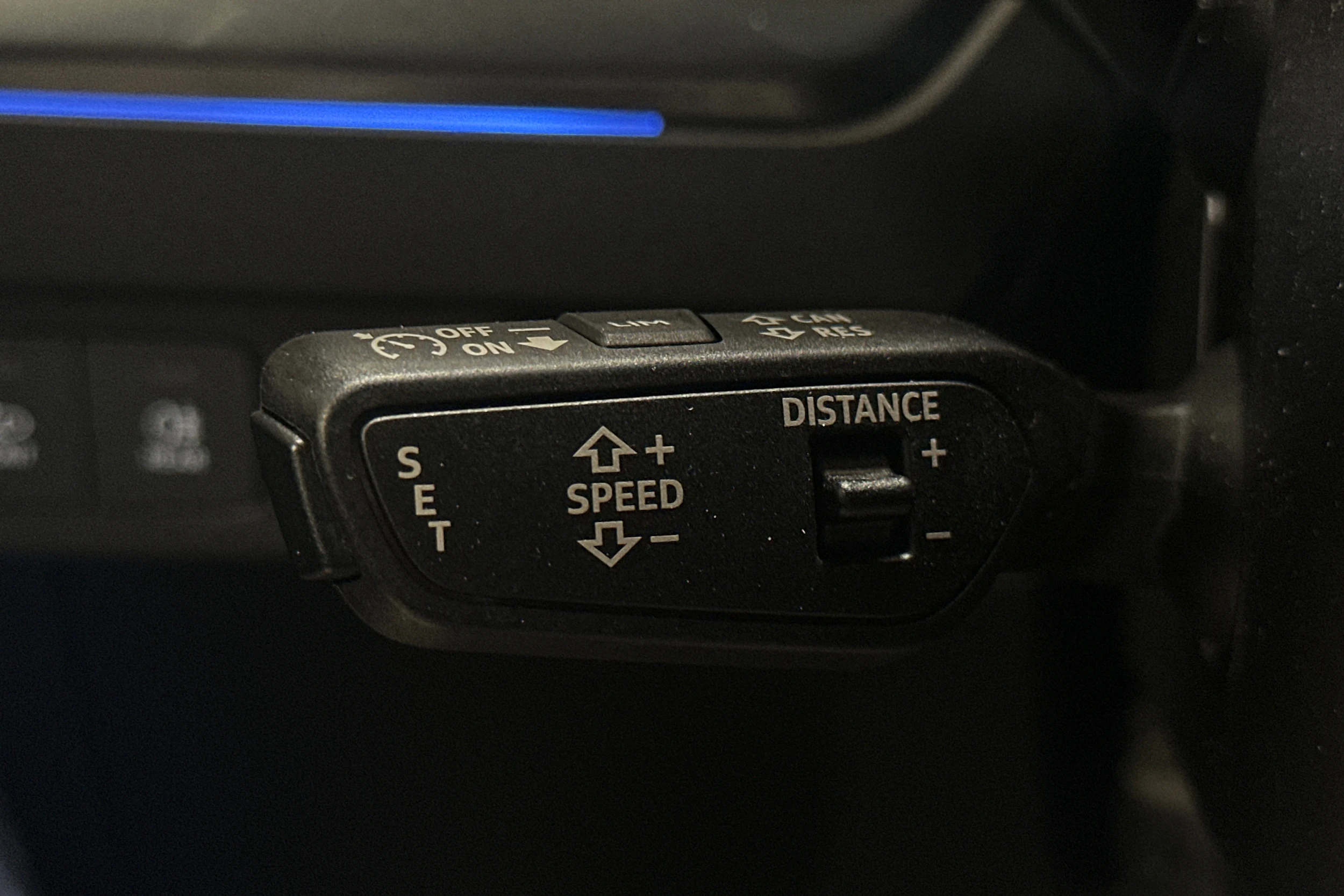 Harmaa Audi Q4 e-tron 2022 kuva 19.