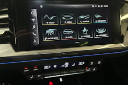 Harmaa Audi Q4 e-tron 2022 kuva 20.