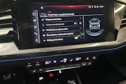 Harmaa Audi Q4 e-tron 2022 kuva 21.