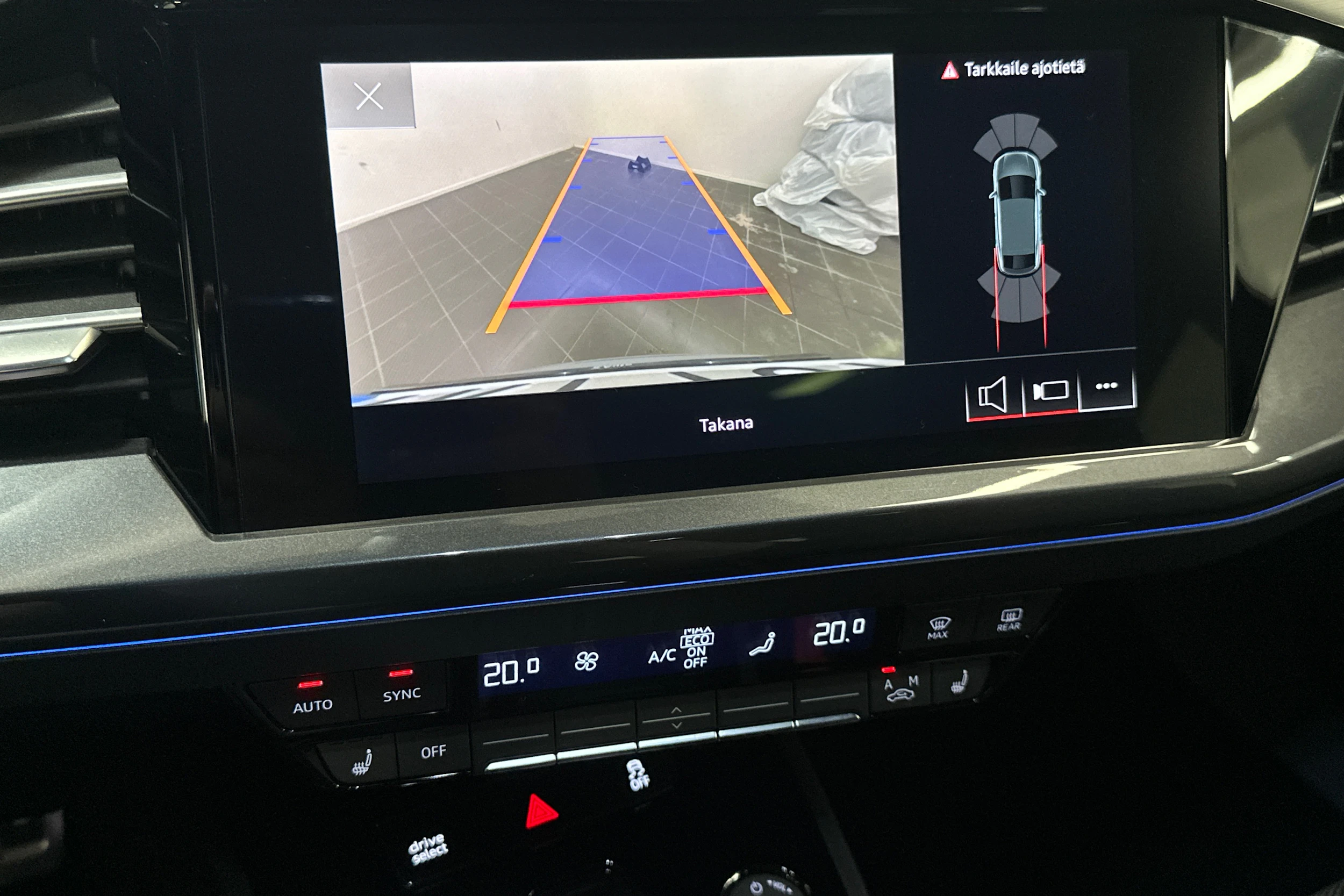 Harmaa Audi Q4 e-tron 2022 kuva 23.