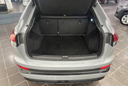 Harmaa Audi Q4 e-tron 2022 kuva 24.