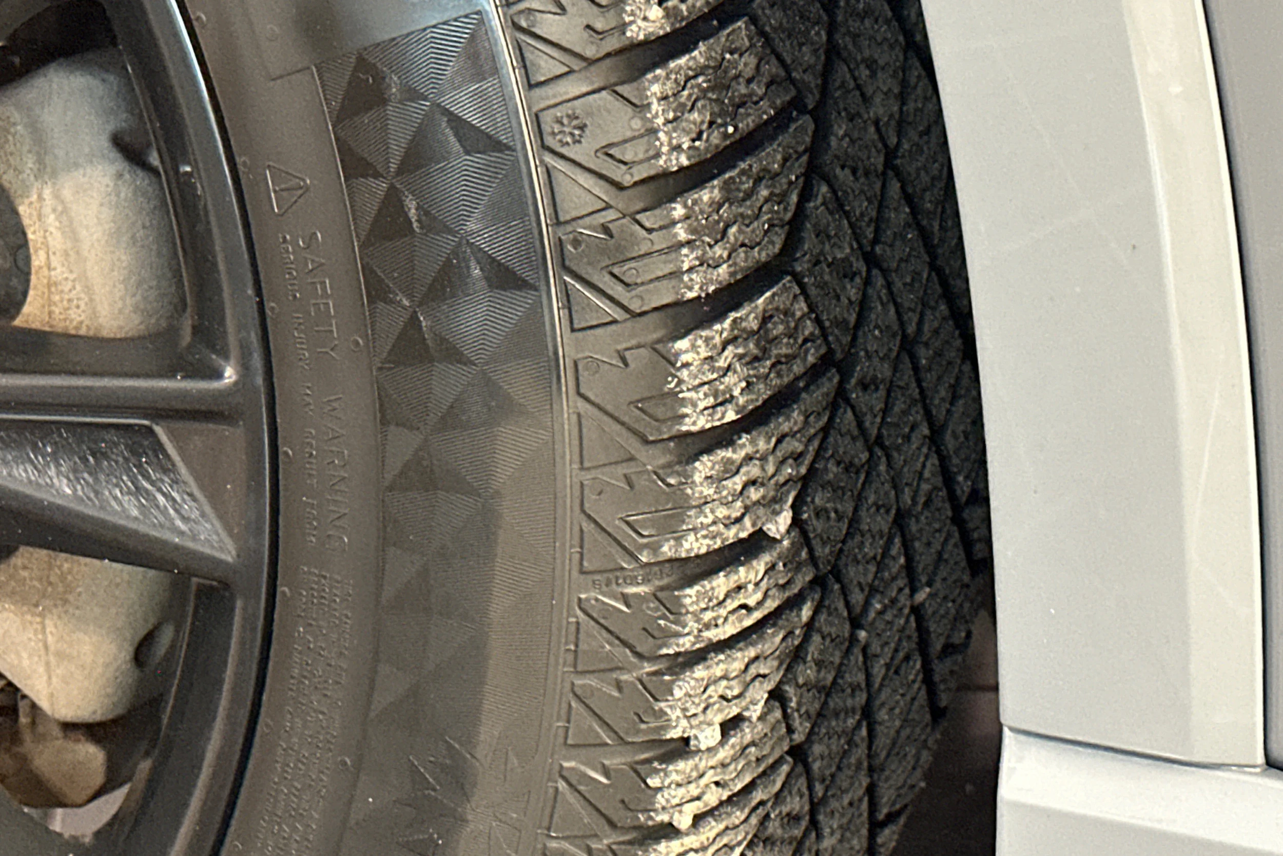 Harmaa Audi Q4 e-tron 2022 kuva 25.