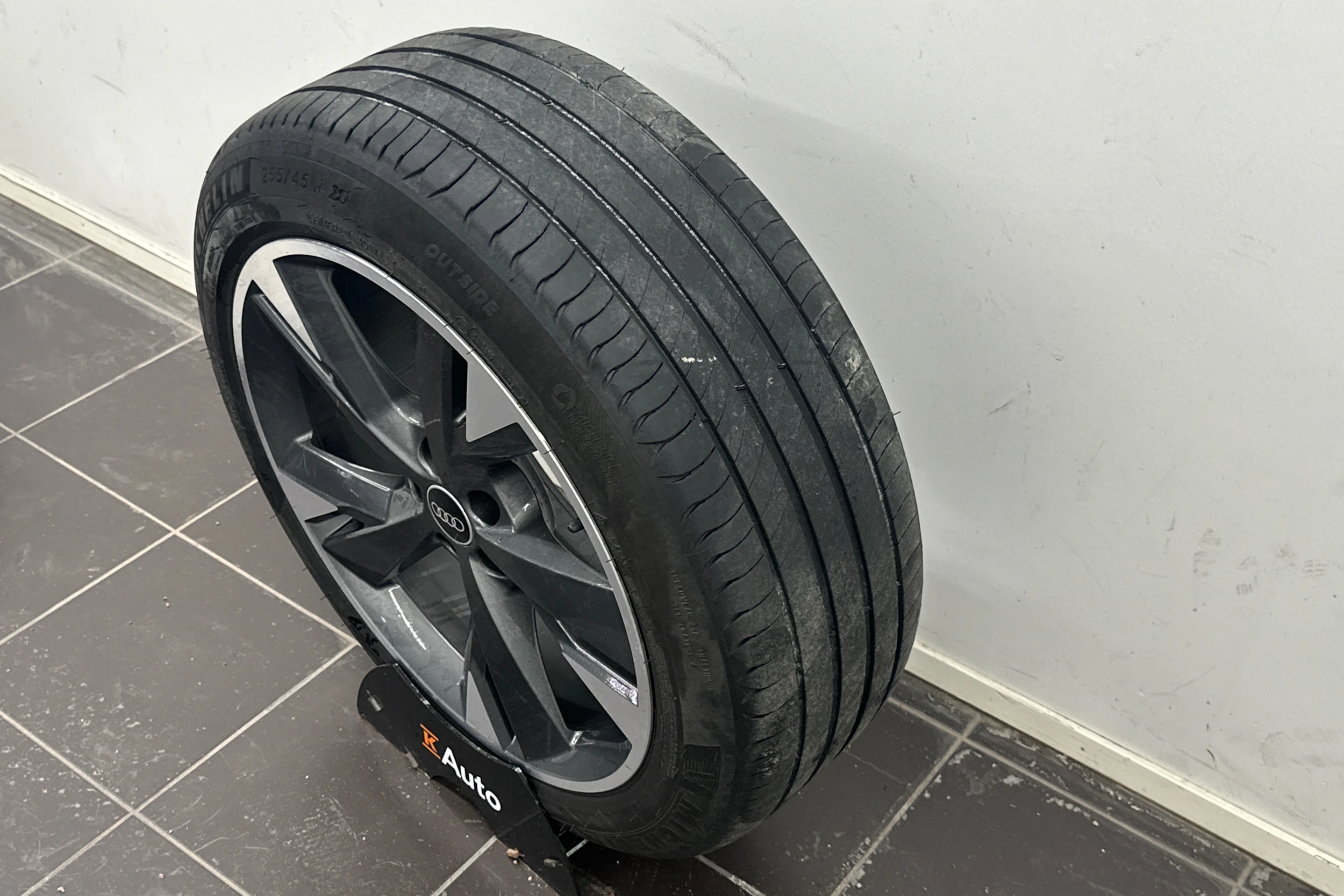 Harmaa Audi Q4 e-tron 2022 kuva 26.