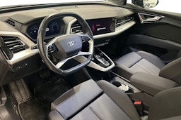 musta Audi Q4 e-tron 2022 kuva 3.