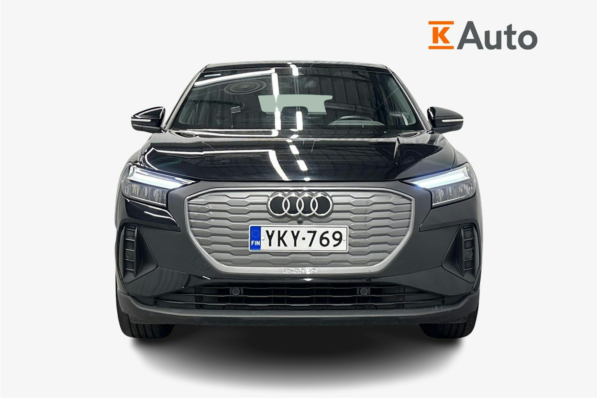 musta Audi Q4 e-tron 2022 kuva 5.
