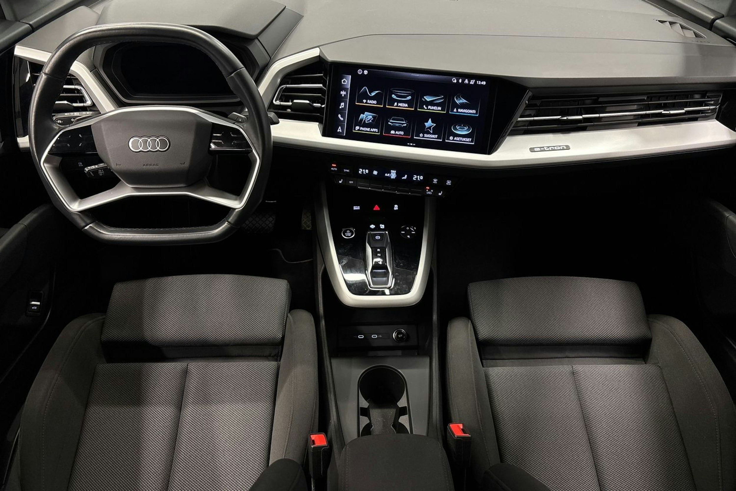 musta Audi Q4 e-tron 2022 kuva 9.