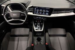 musta Audi Q4 e-tron 2022 kuva 9.